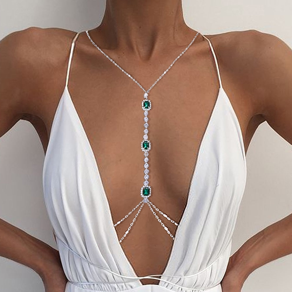 Chaîne pour poitrine avec zircons et yeux verts