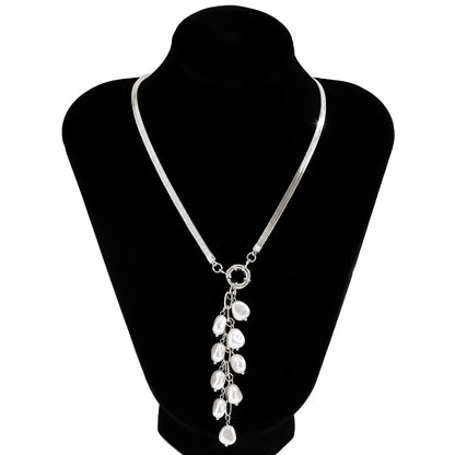 Collier avec un pendentif décoratif