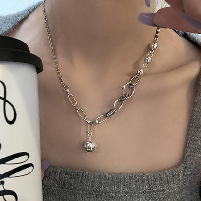 Collier en argent avec un pendentif
