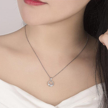 Collier avec un pendentif rond