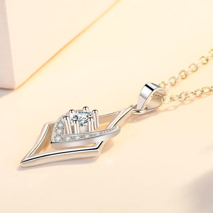 Collier avec un motif géométrique