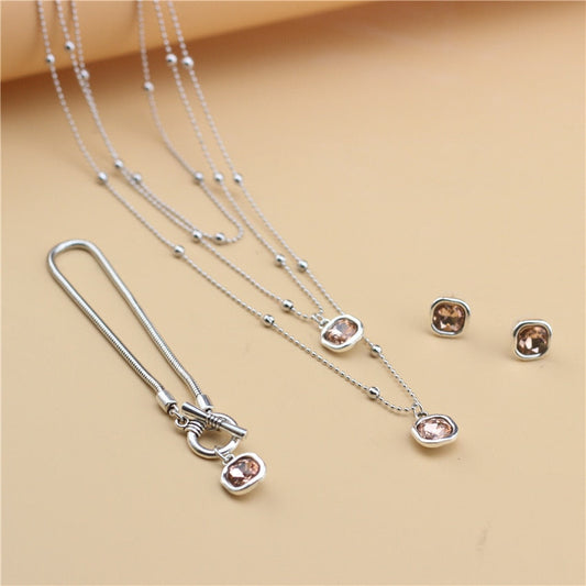 Ensemble de bijoux avec perles colorées