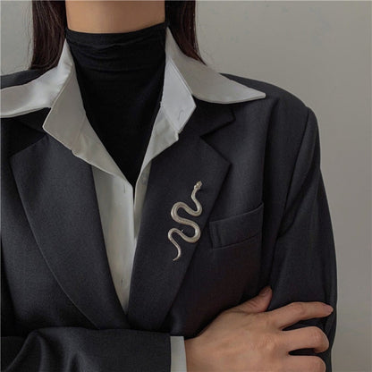 Broche avec motif de serpent