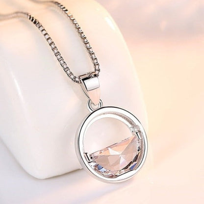 Collier avec un pendentif rond