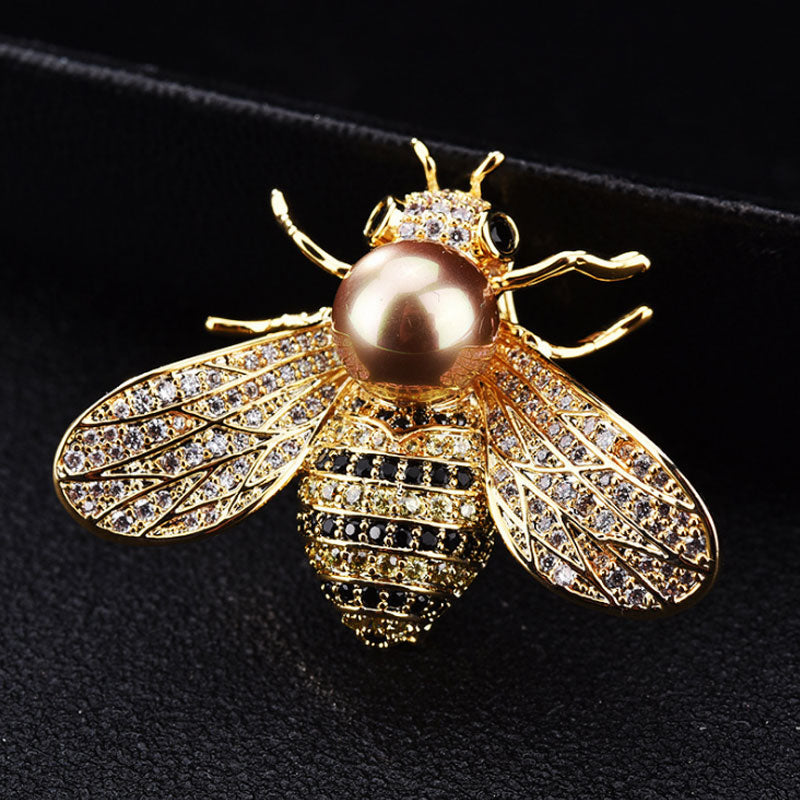Broche avec une imitation de perle - abeille
