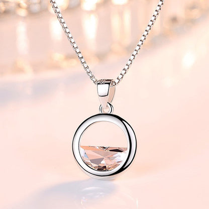 Collier avec un pendentif rond