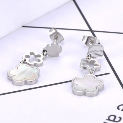 Boucles d'oreilles avec motif de fleur