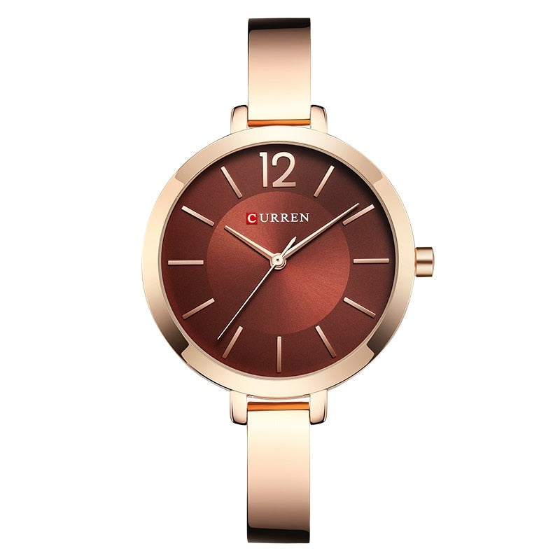 Montre pour dames sur un délicat bracelet décoratif
