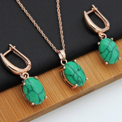 Ensemble de bijoux avec une pierre colorée