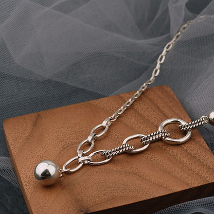 Collier en argent avec un pendentif