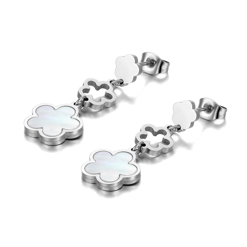 Boucles d'oreilles avec motif de fleur