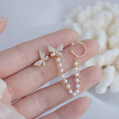 Boucles d'oreilles avec un motif de papillon