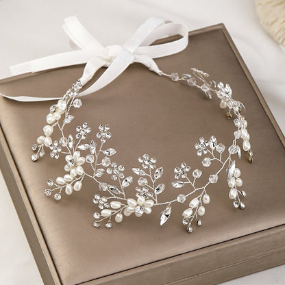 Bandeau de cheveux avec zircons avec un motif de feuilles