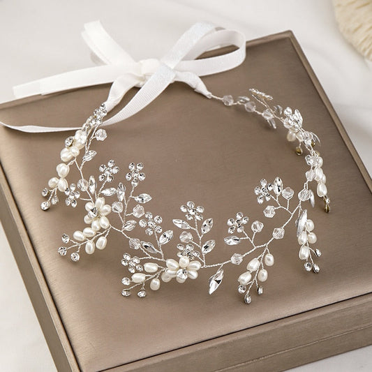 Bandeau de cheveux avec zircons avec un motif de feuilles
