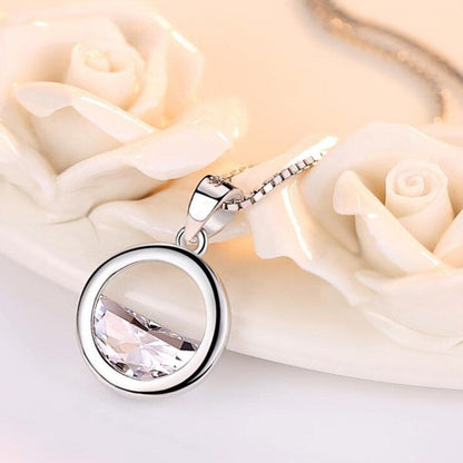Collier avec un pendentif rond