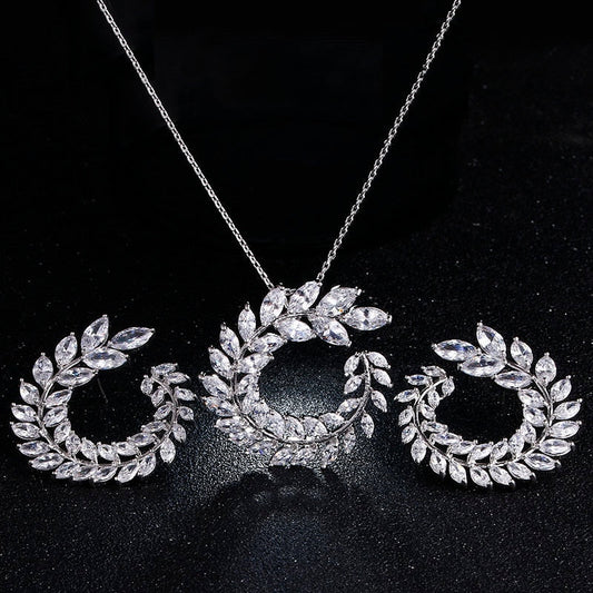 Ensemble de bijoux avec un motif de feuille