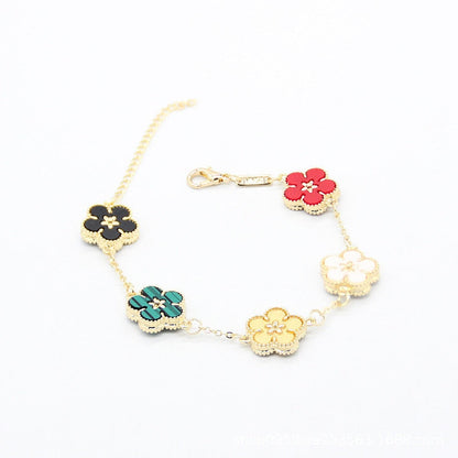 Bracelet avec des fleurs colorées