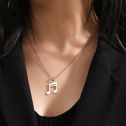 Collier avec pendentif en forme de note