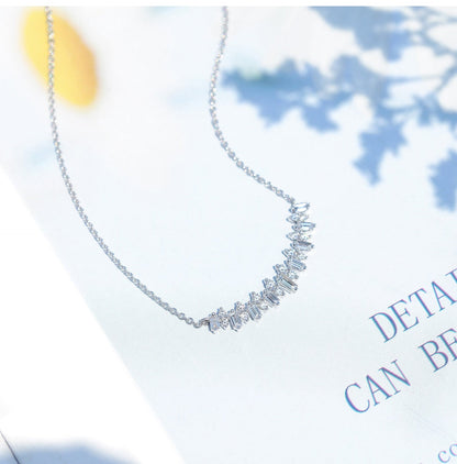 Collier en argent avec des zircons