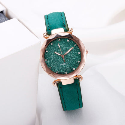Montre pour dames avec un cadran scintillant sur un bracelet