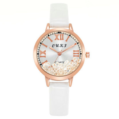 Montre pour femmes avec des cristaux décoratifs sur le cadran